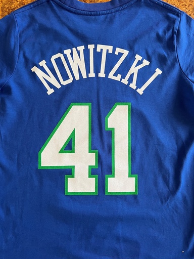 Nowitzki T-shirt - Youth M (Size 10)