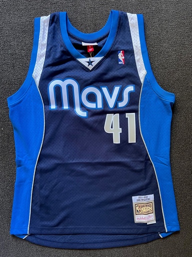 Dirk Nowitzki Signed Singlet 2011/12